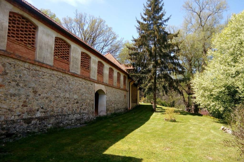 Zamecek Zdiky - Moderni Velky Apartman Bujanov Bagian luar foto