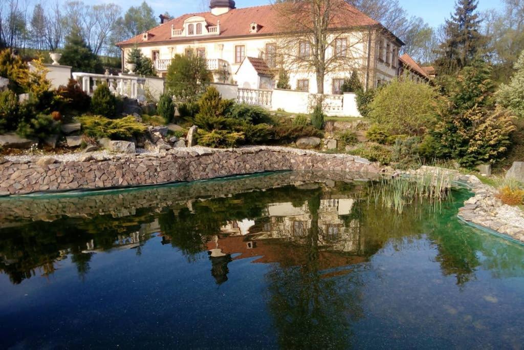 Zamecek Zdiky - Moderni Velky Apartman Bujanov Bagian luar foto