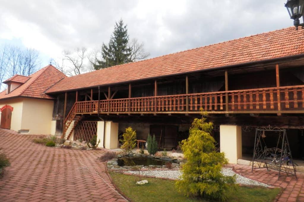 Zamecek Zdiky - Moderni Velky Apartman Bujanov Bagian luar foto
