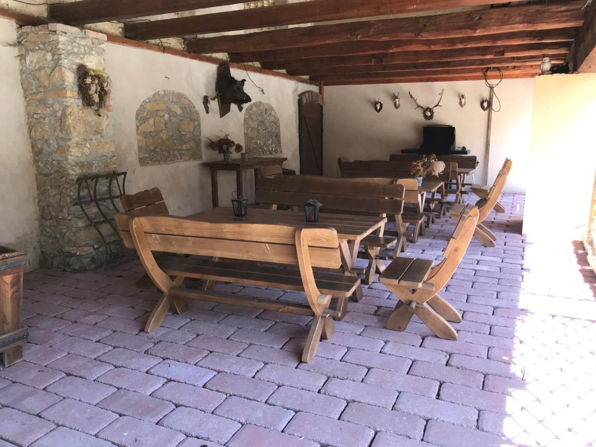 Zamecek Zdiky - Moderni Velky Apartman Bujanov Bagian luar foto