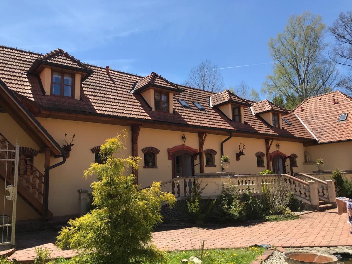 Zamecek Zdiky - Moderni Velky Apartman Bujanov Bagian luar foto